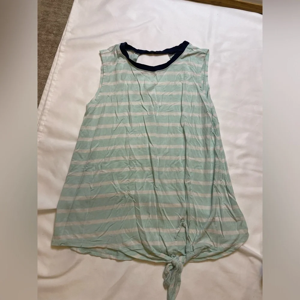 Girls bundle of two Old Navy and wonder nation size medium(8) tank tops